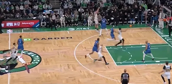 开云体育-杀死比赛！加尔扎接球后直接三分命中，凯尔特人战胜魔术